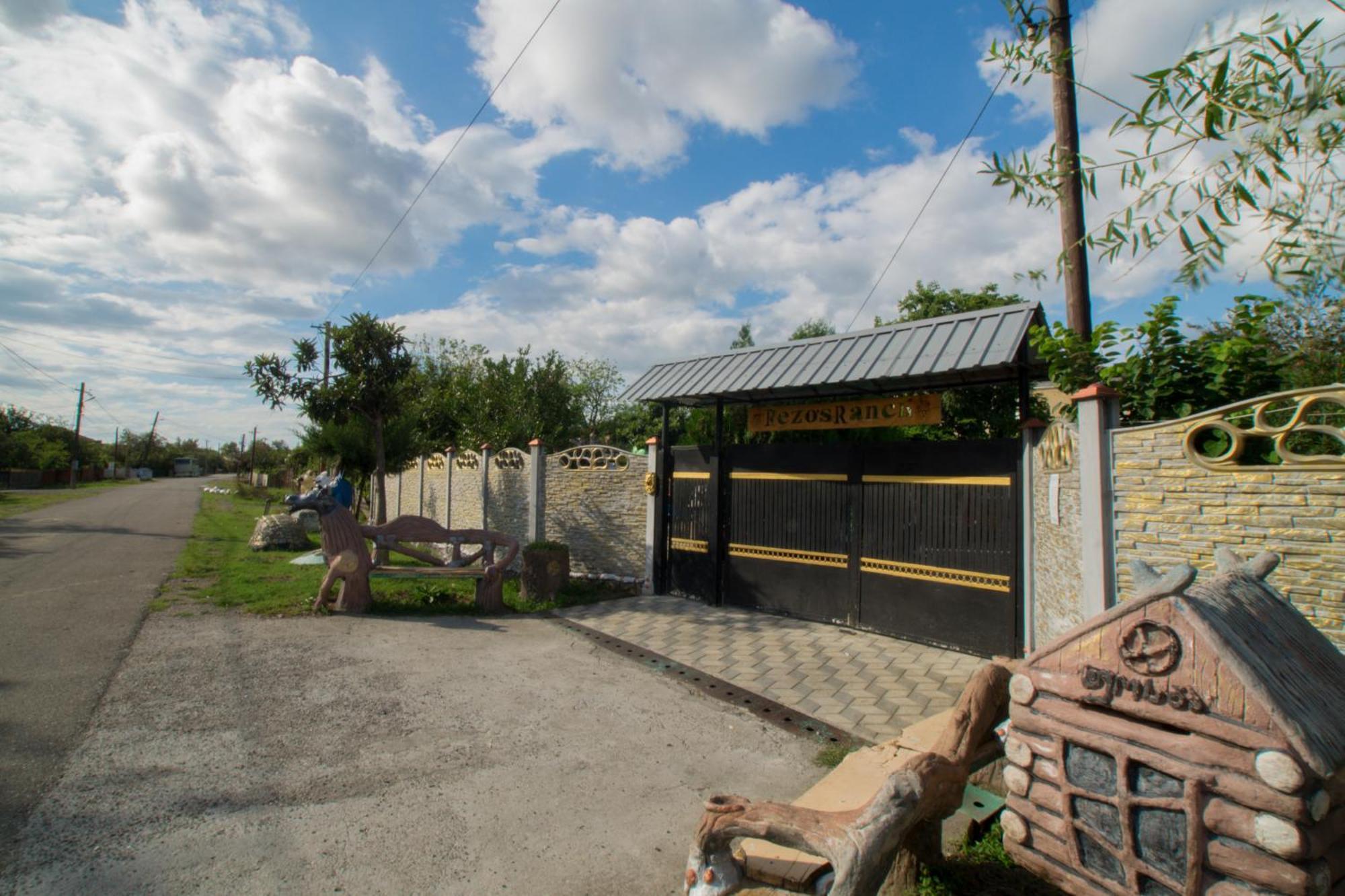 Apartmán Rezo'S Ranch Samtredia Exteriér fotografie